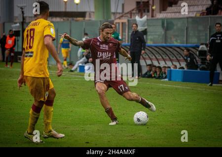 Reggio Calabria, Italien. November 2021. Di Chiara Gianluca (Reggina) gedreht während Reggina gegen Cittadella, Italienische Fußball-Meisterschaft Liga BKT in Reggio Calabria, Italien, November 01 2021 Quelle: Independent Photo Agency/Alamy Live News Stockfoto