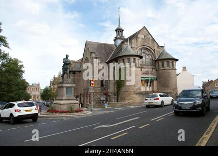 Statue zum Gedenken an Oberstleutnant George Elliott Benson, der im Burenkrieg vor der Hexham Community Church, Hexham, starb Stockfoto