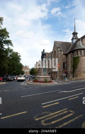 Statue zum Gedenken an Oberstleutnant George Elliott Benson, der im Burenkrieg vor der Hexham Community Church, Hexham, starb Stockfoto