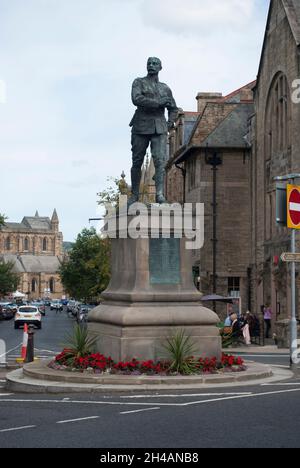 Statue zum Gedenken an Oberstleutnant George Elliott Benson, der im Burenkrieg vor der Hexham Community Church, Hexham, starb Stockfoto