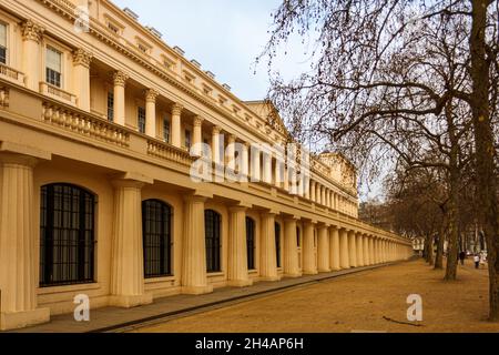 London, Großbritannien; 15. März 2011: Typische viktorianische Architektur in der Mall. Stockfoto