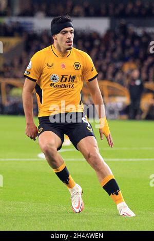 Wolverhampton, Großbritannien. November 2021. Raul Jimenez von Wolverhampton Wanderers in Aktion während des Spiels. Premier League Spiel, Wolverhampton Wanderers gegen Everton im Molineux Stadium in Wolverhampton, England am Montag, 1. November 2021. Dieses Bild darf nur für redaktionelle Zwecke verwendet werden. Nur zur redaktionellen Verwendung, Lizenz für kommerzielle Nutzung erforderlich. Keine Verwendung bei Wetten, Spielen oder Veröffentlichungen in einem Club/einer Liga/einem Spieler. PIC von Steffan Bowen/Andrew Orchard Sports Photography/Alamy Live News Credit: Andrew Orchard Sports Photography/Alamy Live News Stockfoto