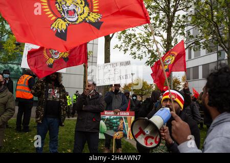 Glasgow, Großbritannien. Demonstration von Sri-lankischen Tamilen gegen Präsident Gothabaya von Sri Lanka, gegenüber dem Veranstaltungsort der 26. UN-Klimakonferenz, bekannt als COP26, am 1. November 2021 in Glasgow, Großbritannien. Foto: Jeremy Sutton-Hibbert/Alamy Live News. Stockfoto