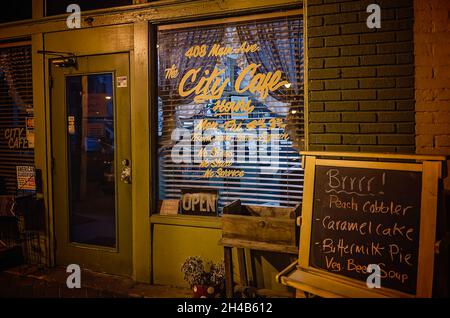 Das City Cafe befindet sich auf der Main Avenue, 9. Januar 2015, in Northport, Alabama. Das Diner wurde 1931 eröffnet und serviert südliche Küche. Stockfoto