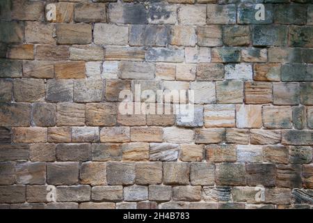 Alte Steinziegel Hintergrund braun grau Moos Stockfoto