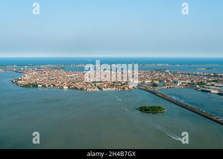 Venedig Stadt von oben gesehen an einem sonnigen Tag Stockfoto