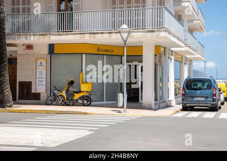 Mallorca, Spanien, 27. Juli 2021: Ein spanisches Postamt, aufgenommen auf der schönen Insel Mallorca in Spanien Stockfoto