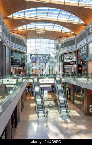 Interieur des Highcross Shopping Centre, High Street, City of Leicester, Leicestershire, England, Vereinigtes Königreich Stockfoto