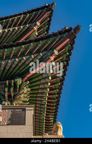 Dachdekorationen, architektonische Details aus dem Gyeongbokgung königlichen Palast der Joseon-Dynastie in Seoul Korea Stockfoto