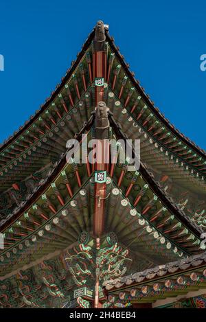 Dachdekorationen, architektonische Details aus dem Gyeongbokgung königlichen Palast der Joseon-Dynastie in Seoul Korea Stockfoto