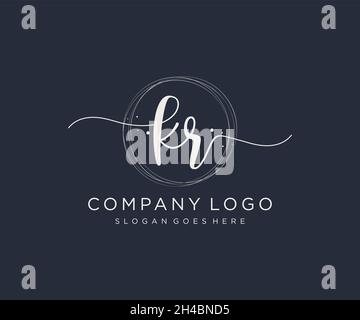KR feminines Logo. Verwendbar für Natur, Salon, Spa, Kosmetik und Beauty Logos. Flaches Vektor-Logo-Design-Template-Element. Stock Vektor