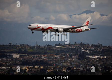 Los Angeles, Kalifornien, USA. März 2019. Eine Air China Boeing 777-300ER (Registrierung B-2006) landet am Donnerstag, den 28. März 2019, in Los Angeles, Kalifornien, auf dem Los Angeles International Airport (LAX). © 2019 Patrick T. Fallon (Bildnachweis: © Patrick Fallon/ZUMA Press Wire) Stockfoto