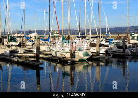 Segelboote vertäuten am Pier 39 in San Francisco Stockfoto