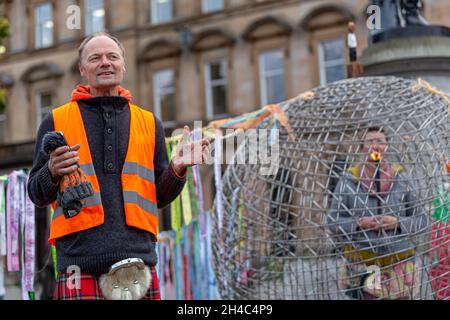 Glasgow, Schottland, Großbritannien. November 2021. Mein Versprechen, Mutter Erde. Die Menschen müssen Fragen des Klimawandels und des Umweltschutzes selbst in die Hand nehmen. Jeder Beitrag, egal wie klein er auch sein mag, ist absolut nützlich und unverzichtbar. Der COP26-Gipfel bringt die Vertragsparteien zusammen, um die Maßnahmen zur Erreichung der Ziele des Pariser Abkommens und des Rahmenübereinkommens der Vereinten Nationen über Klimaänderungen zu beschleunigen. Die UN-Klimakonferenz. Glasgow, Schottland. Kredit: Majority World CIC/Alamy Live Nachrichten Stockfoto