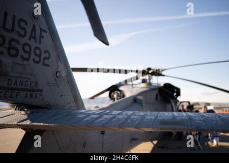 31. Oktober 2021, Salinas, KALIFORNIEN: Allgemeine Ansicht des Sikorsky HH-60G Pave Hawk Hubschrauberhecks während der 40. Jährlichen California International Airshow. (Stan Szeto/Image of Sport) Stockfoto