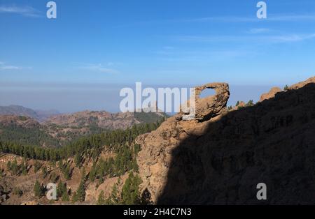 Gran Canaria, zentraler montainous Teil der Insel, Las Cumbres, dh die Summits, Felsbogen Ganifa Stockfoto