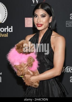 Los Angeles, USA. November 2021. Ivana Nguyen trifft am Montag, dem 1. November 2021, beim Asian World Film Festival 2021 - Opening Night Gala Screening of Marvels Studios' ETERNALS ein, das im Landmark in Los Angeles, CA, stattfindet. (Foto: Sthanlee B. Mirador/Sipa USA) Quelle: SIPA USA/Alamy Live News Stockfoto