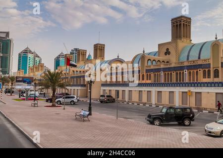 SHARJAH, VAE - 11. MÄRZ 2017: Bau des Central Souks in Sharjah. Stockfoto