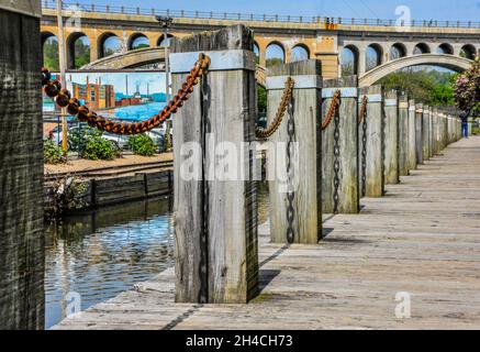 Schöne Aussicht von der Brücke in Philadelphia, Manayunk Stockfoto