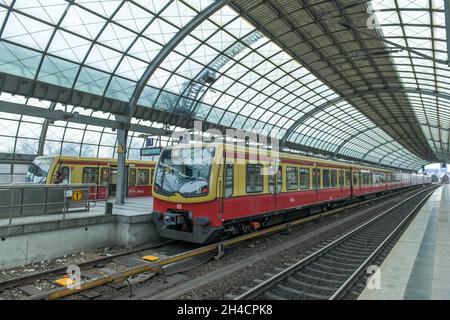 S-Bahn, Bahnhof Spandau, Berlin, Deutschland Stockfoto