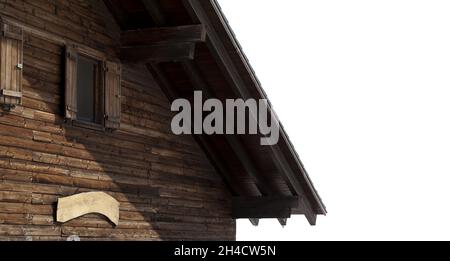 Wand mit Namensschild und Fenstern des Holzhotels im obersten Stock bei Sunny. Isoliert auf weißem Hintergrund mit Kopierbereich. Stockfoto