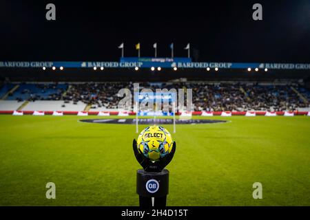 Odense, Dänemark. November 2021. Der Matchball von Select ist bereit für das 3F Superliga-Spiel zwischen Odense Boldklub und Aarhus GF im Nature Energy Park in Odense. (Foto: Gonzales Photo/Alamy Live News Stockfoto