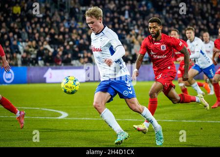 Odense, Dänemark. November 2021. Max Fenger (15) von ob beim 3F Superliga-Spiel zwischen Odense Boldklub und Aarhus GF im Nature Energy Park in Odense. (Foto: Gonzales Photo/Alamy Live News Stockfoto