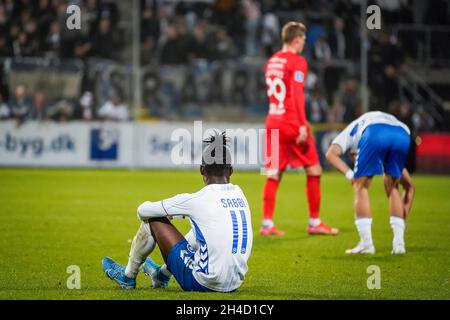 Odense, Dänemark. November 2021. Emmanuel Sabbi (11) von ob beim 3F Superliga-Spiel zwischen Odense Boldklub und Aarhus GF im Nature Energy Park in Odense. (Foto: Gonzales Photo/Alamy Live News Stockfoto