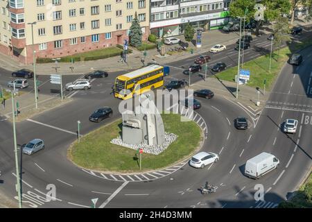 Wolf Vostell Skulptur" 2 Beton Cadillacs in Form der nackten Maja', Rathenauplatz, Halensee, Berlin, Deutschland Stockfoto