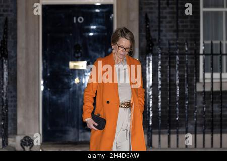 Der Premierminister lädt die führenden Wirtschaftsvertreter der Welt, darunter Emma Walmsley, CEO von GlaxoSmithKline, in die Downing Street 10 ein, um „Global Britain“ zu gründen. Stockfoto