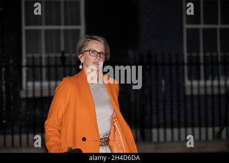 Der Premierminister lädt die führenden Wirtschaftsvertreter der Welt, darunter Emma Walmsley, CEO von GlaxoSmithKline, in die Downing Street 10 ein, um „Global Britain“ zu gründen. Stockfoto