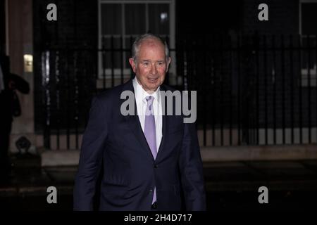 Der Premierminister lädt die führenden Wirtschaftsvertreter der Welt, Stephen Schwarzman, CEO von Blackstone, zur Downing Street 10 ein, um „Global Britain“ zu gründen. Stockfoto