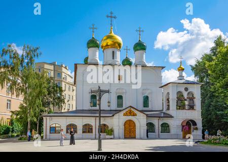 Moskau, Kathedrale der Präsentation der Ikone der Gottesmutter von Wladimir im Sretenski-Kloster, einer alten orthodoxen Kirche Stockfoto