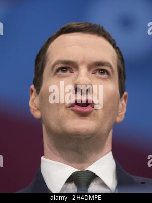 Finanzminister George Osborne hält seine Rede am zweiten Tag der Jahreskonferenz der Konservativen Partei im Manchester Central Convention Center. Stockfoto