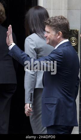 Der Botschafter der Vereinigten Staaten im Vereinigten Königreich, Matthew Barzun, kommt vor US-Präsident Barack Obama in der Downing Street an. Stockfoto