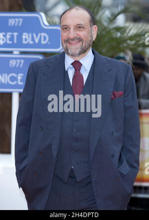 Produzent Joel Silver nimmt am 19. Mai 2016 an der britischen Premiere DER NETTEN JUNGS in Odeon, Leicester Square, London, Teil. Stockfoto