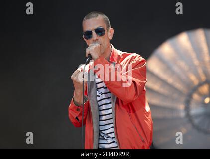 Richard Ashcroft tritt am Samstag, dem 11. Juni, beim Isle of Wight Festival im Seaclose Park, Newport, Isle of Wight, auf. Stockfoto