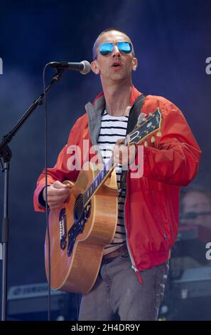 Richard Ashcroft tritt am Samstag, dem 11. Juni, beim Isle of Wight Festival im Seaclose Park, Newport, Isle of Wight, auf. Stockfoto