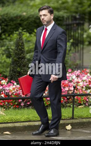 Stephen Crabb, Sekretär für Arbeit und Altersversorgung, nimmt am 27. Juni an einer Kabinettssitzung in Downing Street, Westminster, London, Teil, nachdem Großbritannien am 24. Juni in einem historischen Referendum die Europäische Union verlassen hat. Stockfoto