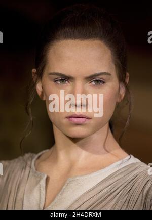 Daisy Ridleys neue Wachsfigur, als Rey in Star Wars: The Force Awakens, wird im Madame Tussauds in London enthüllt. Stockfoto