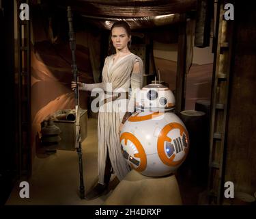 Daisy Ridleys neue Wachsfigur, als Rey in Star Wars: The Force Awakens, wird im Madame Tussauds in London enthüllt. Stockfoto