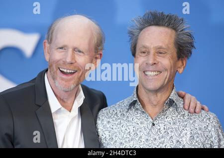 (L-R) Regisseur Ron Howard und Produzent Brian Grazer nehmen an den Beatles Teil: Acht Tage Die Woche Premiere am Leicester Square, London. Donnerstag, 15. September 2016. Bildnachweis sollte lauten: Isabel Infantes / EMPICS Entertainment. Stockfoto