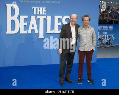 (L-R) Regisseur Ron Howard und Produzent Brian Grazer nehmen an den Beatles Teil: Acht Tage Die Woche Premiere am Leicester Square, London. Donnerstag, 15. September 2016. Bildnachweis sollte lauten: Isabel Infantes / EMPICS Entertainment. Stockfoto