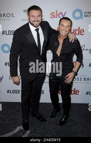 (L-R) Ben Cohen und Julien MacDonald nehmen an den Attitude Pride Awards 2016 im Grand am Trafalgar Square im Zentrum von London Teil. Montag, 10. Oktober 2016. Bildnachweis sollte lauten: Isabel Infantes / EMPICS Entertainment. Stockfoto