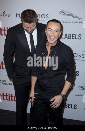 (L-R) Ben Cohen und Julien MacDonald nehmen an den Attitude Pride Awards 2016 im Grand am Trafalgar Square im Zentrum von London Teil. Montag, 10. Oktober 2016. Bildnachweis sollte lauten: Isabel Infantes / EMPICS Entertainment. Stockfoto