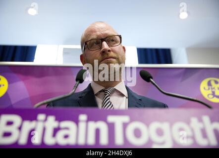 Der Parteichef der UKIP, Paul Nuttall, kündigt die Fischereipolitik der Partei in Westminster, im Zentrum von London, auf dem Weg zu den Parlamentswahlen am 8. Juni an Stockfoto