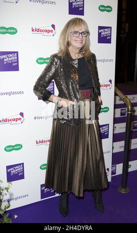 Twiggy nimmt an den Specsavers' Brillenträger des Jahres Awards 2017 in der Northumberland Avenue 8, London, Teil. Stockfoto