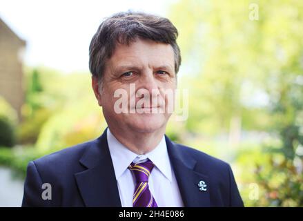 Der UKIP-Abgeordnete Gerard Batten, am 22. Mai 2014 vor seinem Haus in Newham, Ost-London, abgebildet. Stockfoto