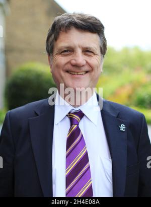 Der UKIP-Abgeordnete Gerard Batten, am 22. Mai 2014 vor seinem Haus in Newham, Ost-London, abgebildet. Stockfoto