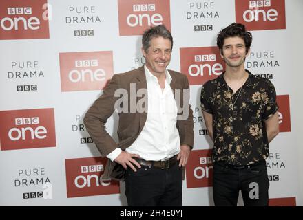 Hugh Grant und Ben Whishaw nahmen an der Pressekonferenz zum BBC One's A Very English Skandal bei BAFTA Piccadilly, London, Teil. Bild datiert: Mittwoch, 18. April 2018. Bildnachweis sollte lauten: Isabel Infantes / EMPICS Entertainment. Stockfoto